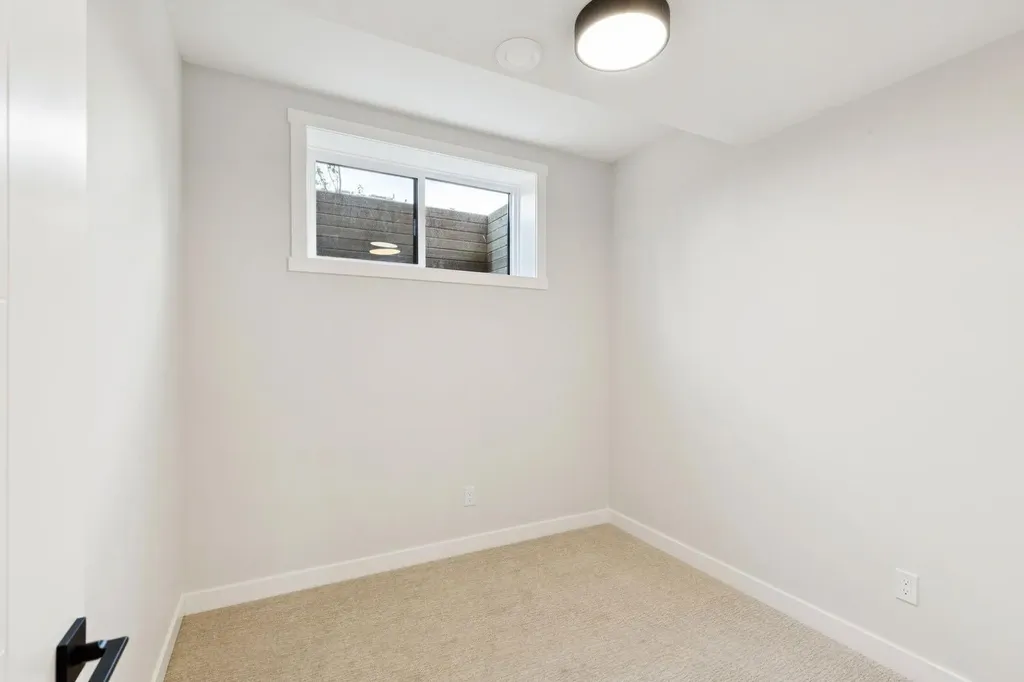 4307 30 Avenue SW Calgary AB T3E 0T5