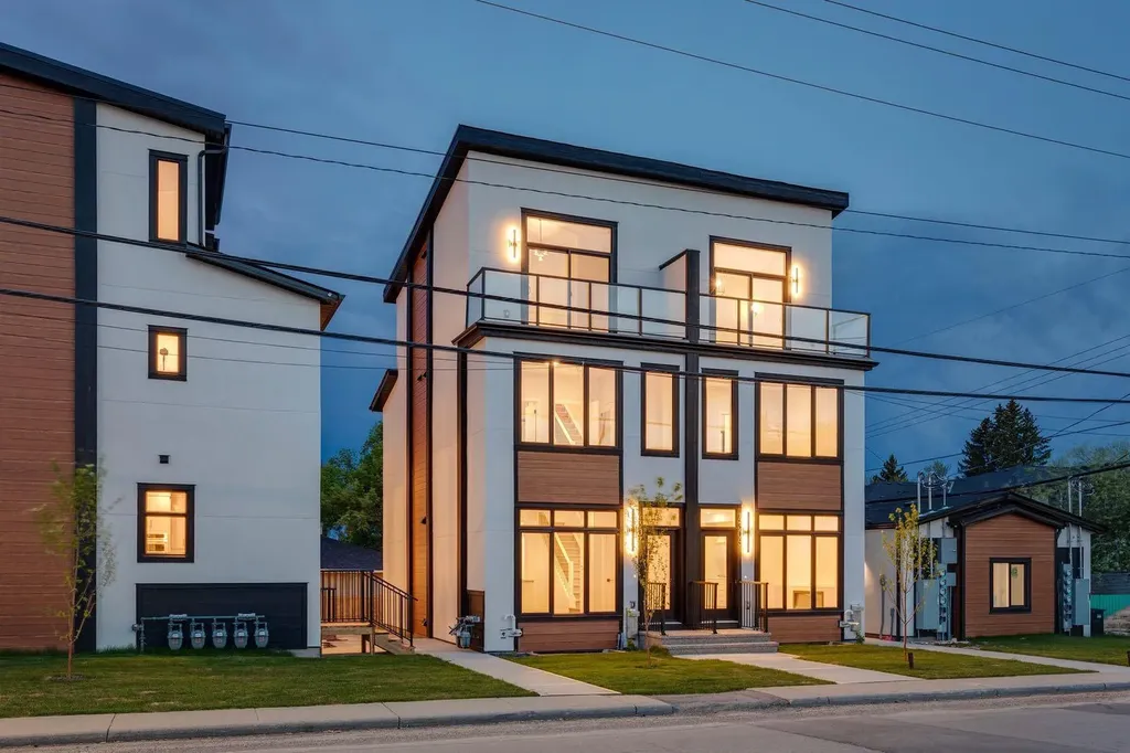 4307 30 Avenue SW Calgary AB T3E 0T5