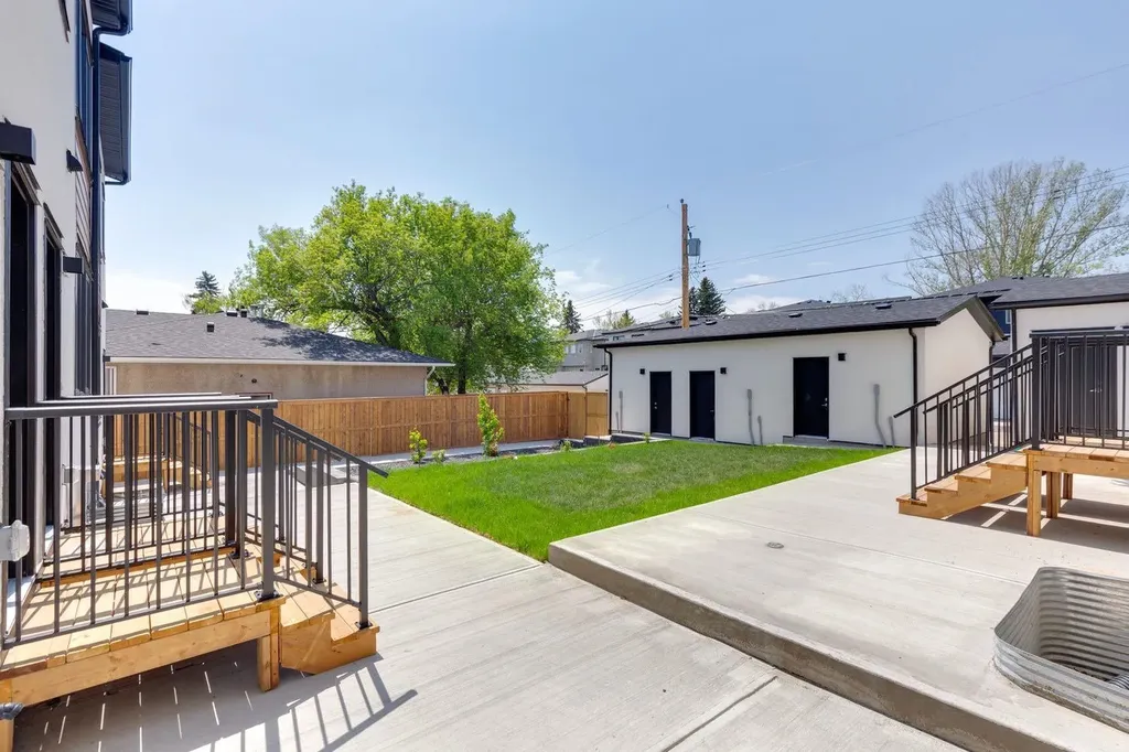 4307 30 Avenue SW Calgary AB T3E 0T5