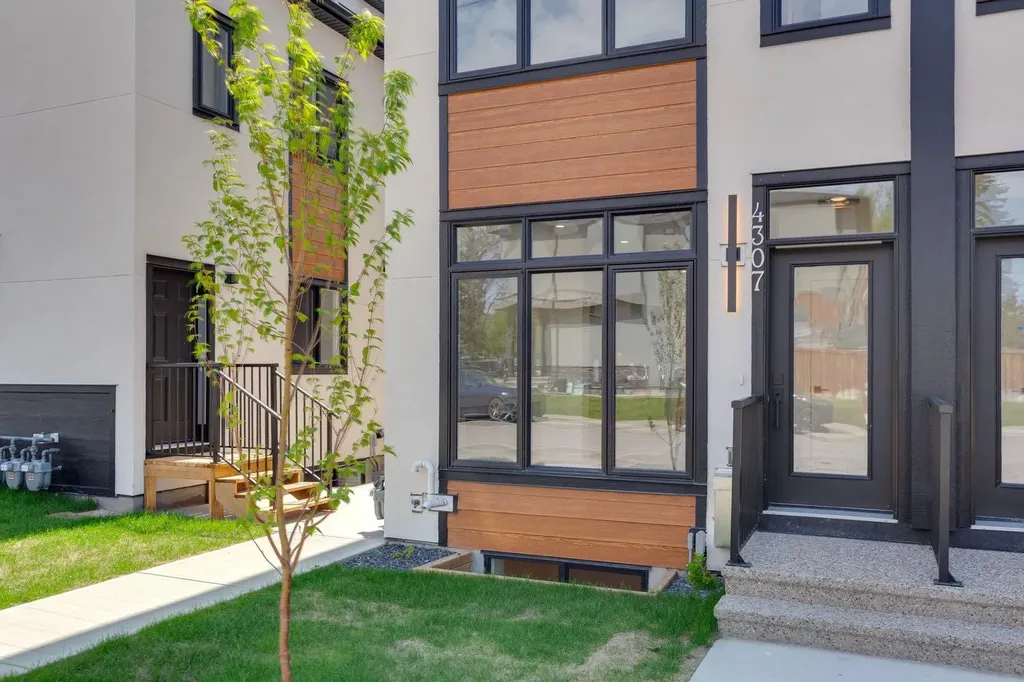 4307 30 Avenue SW Calgary AB T3E 0T5
