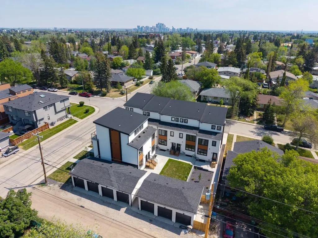 4307 30 Avenue SW Calgary AB T3E 0T5