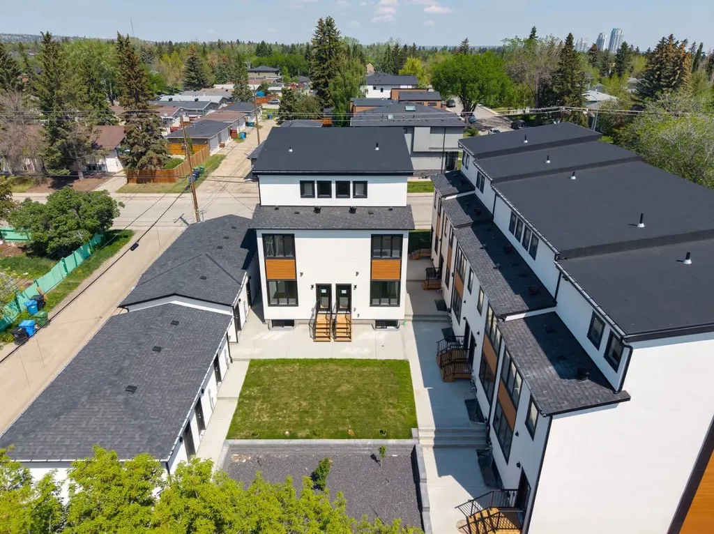 4307 30 Avenue SW Calgary AB T3E 0T5