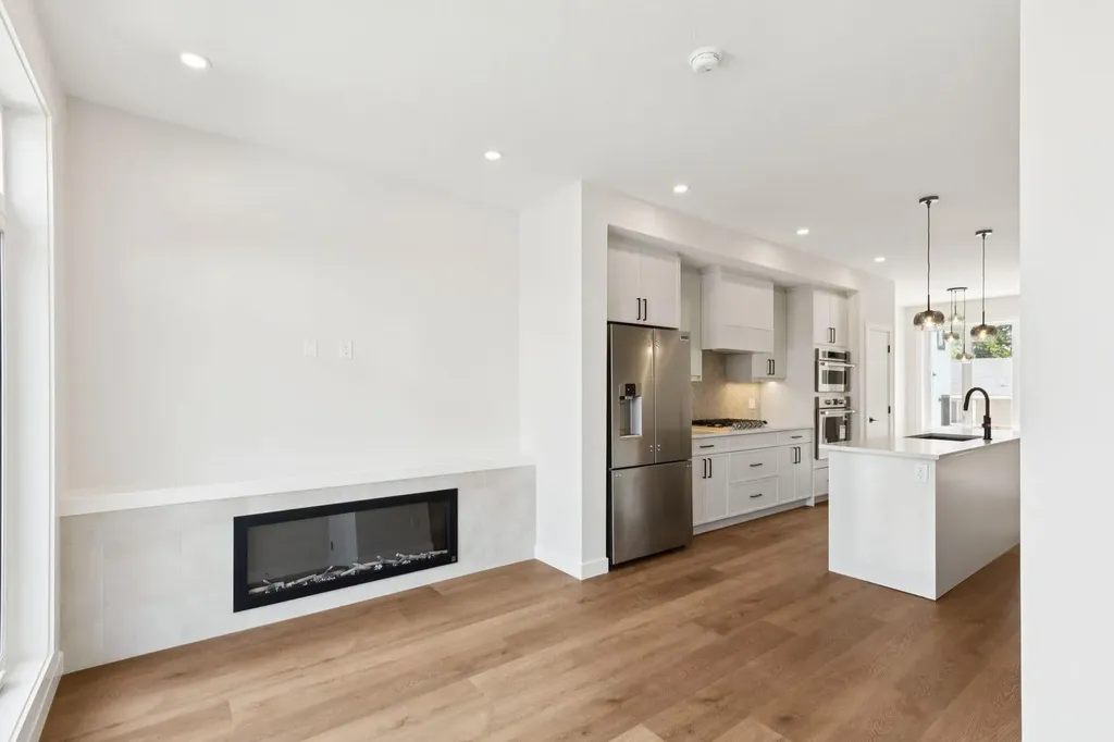 4307 30 Avenue SW Calgary AB T3E 0T5