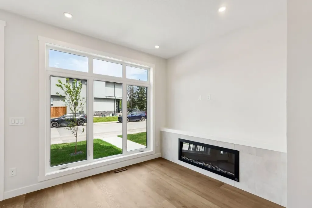 4307 30 Avenue SW Calgary AB T3E 0T5