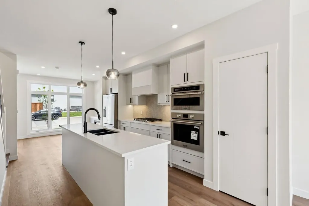 4307 30 Avenue SW Calgary AB T3E 0T5