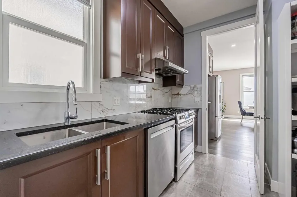 7 Waterford Heights Chestermere AB T1X 2M7