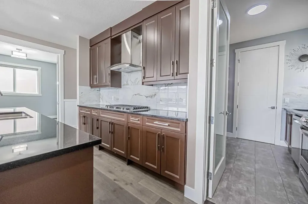 7 Waterford Heights Chestermere AB T1X 2M7