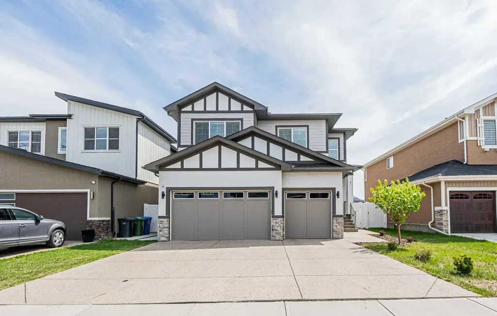 7 Waterford Heights Chestermere AB T1X 2M7