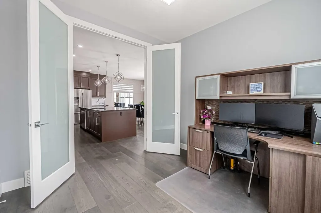 7 Waterford Heights Chestermere AB T1X 2M7