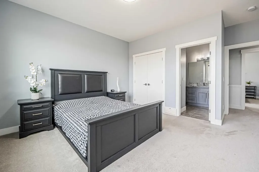 7 Waterford Heights Chestermere AB T1X 2M7