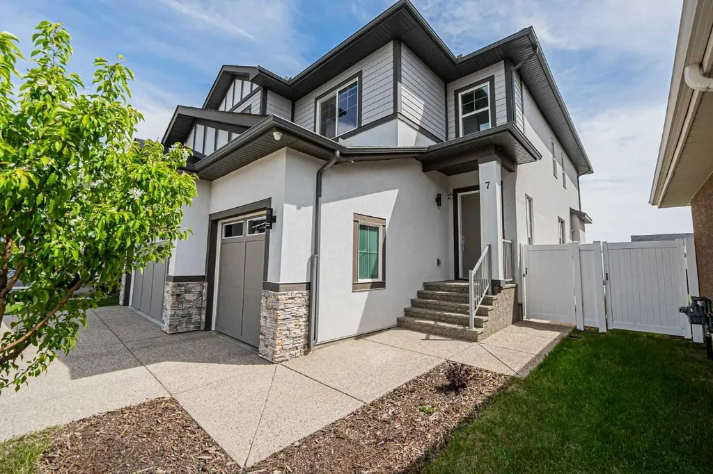 7 Waterford Heights Chestermere AB T1X 2M7