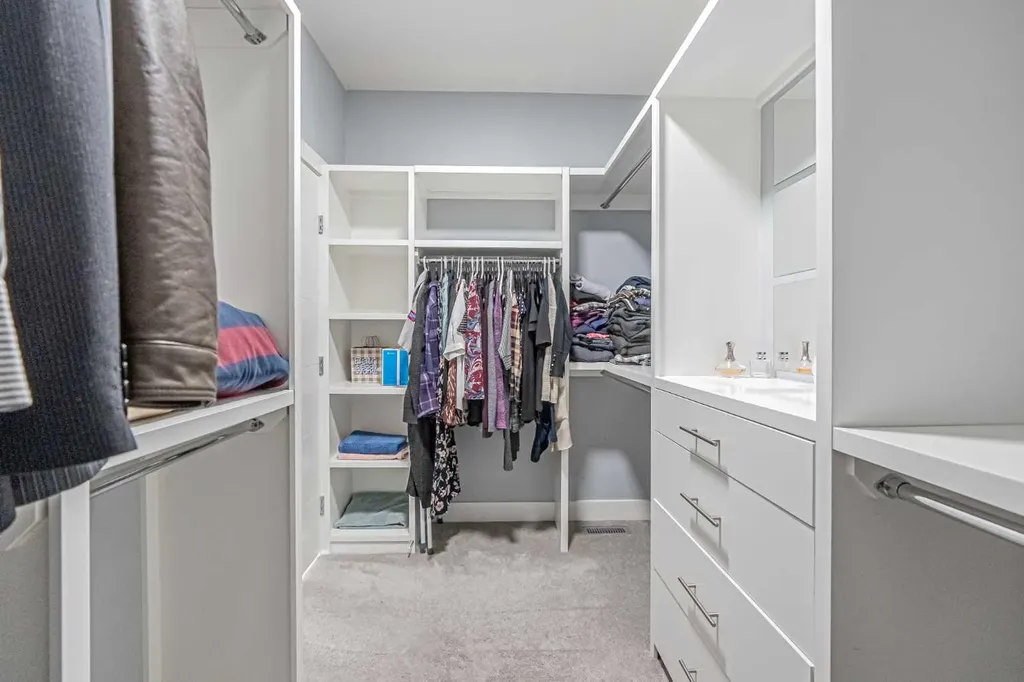 7 Waterford Heights Chestermere AB T1X 2M7