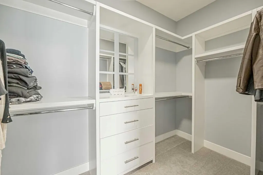 7 Waterford Heights Chestermere AB T1X 2M7