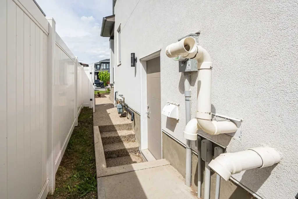 7 Waterford Heights Chestermere AB T1X 2M7
