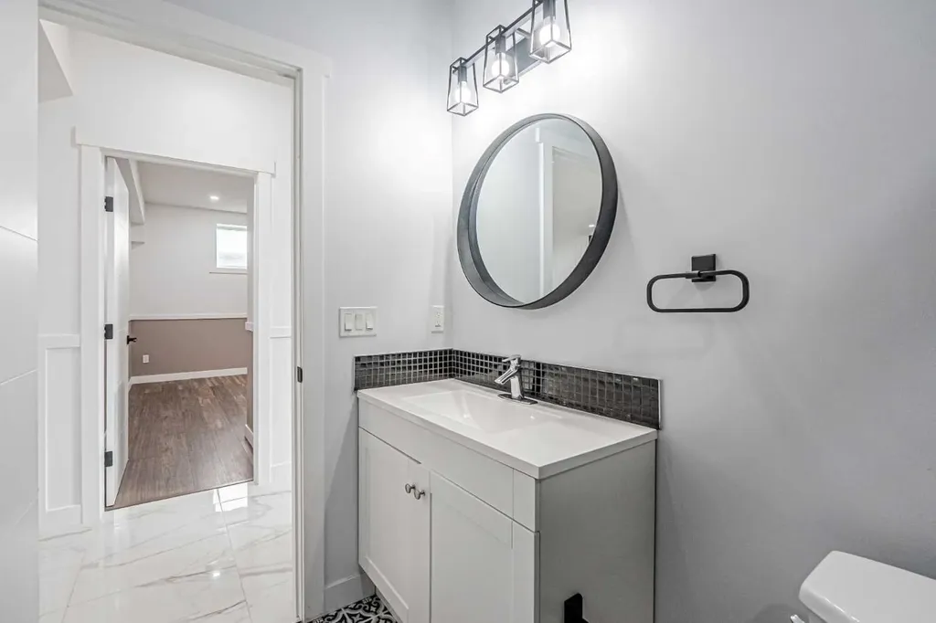 7 Waterford Heights Chestermere AB T1X 2M7