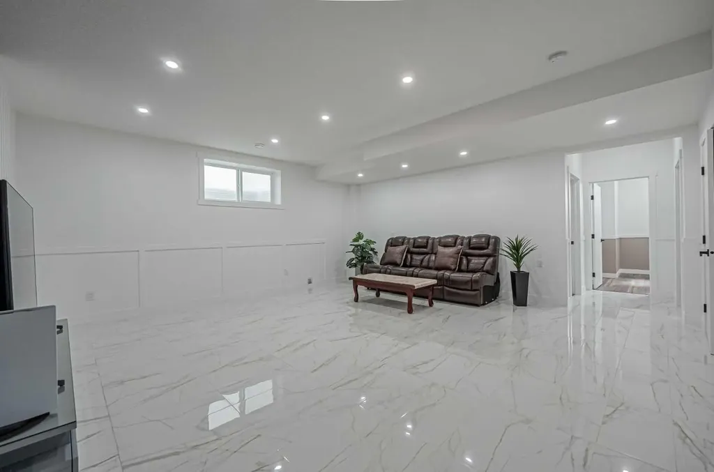 7 Waterford Heights Chestermere AB T1X 2M7