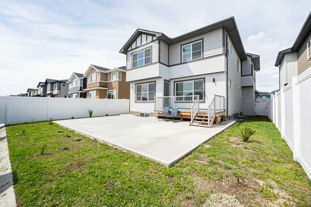 7 Waterford Heights Chestermere AB T1X 2M7