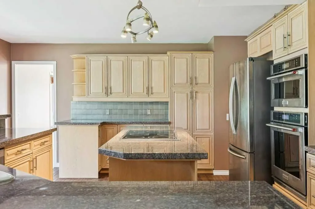 20 Patterson Mews SW Calgary AB T3H 2C7