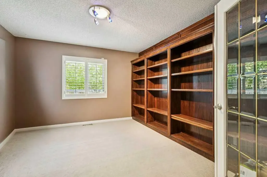 20 Patterson Mews SW Calgary AB T3H 2C7