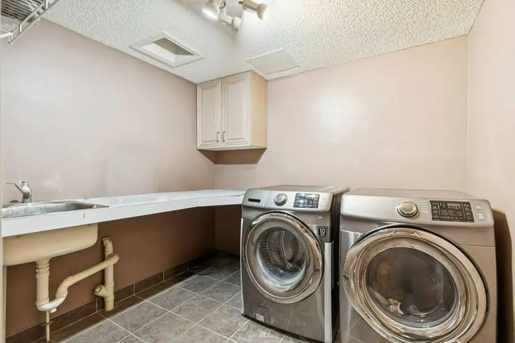 20 Patterson Mews SW Calgary AB T3H 2C7