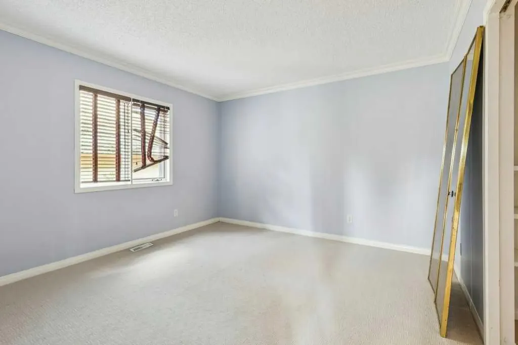 20 Patterson Mews SW Calgary AB T3H 2C7