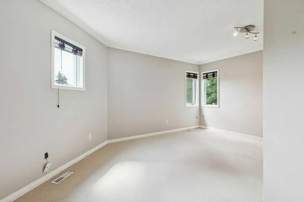 20 Patterson Mews SW Calgary AB T3H 2C7
