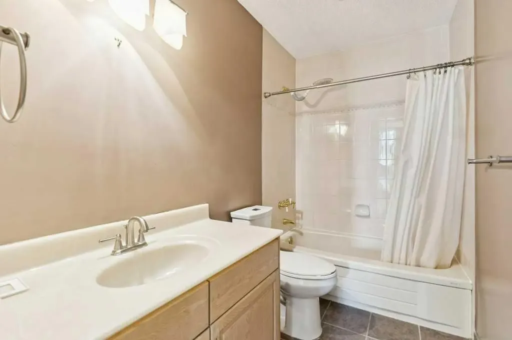 20 Patterson Mews SW Calgary AB T3H 2C7