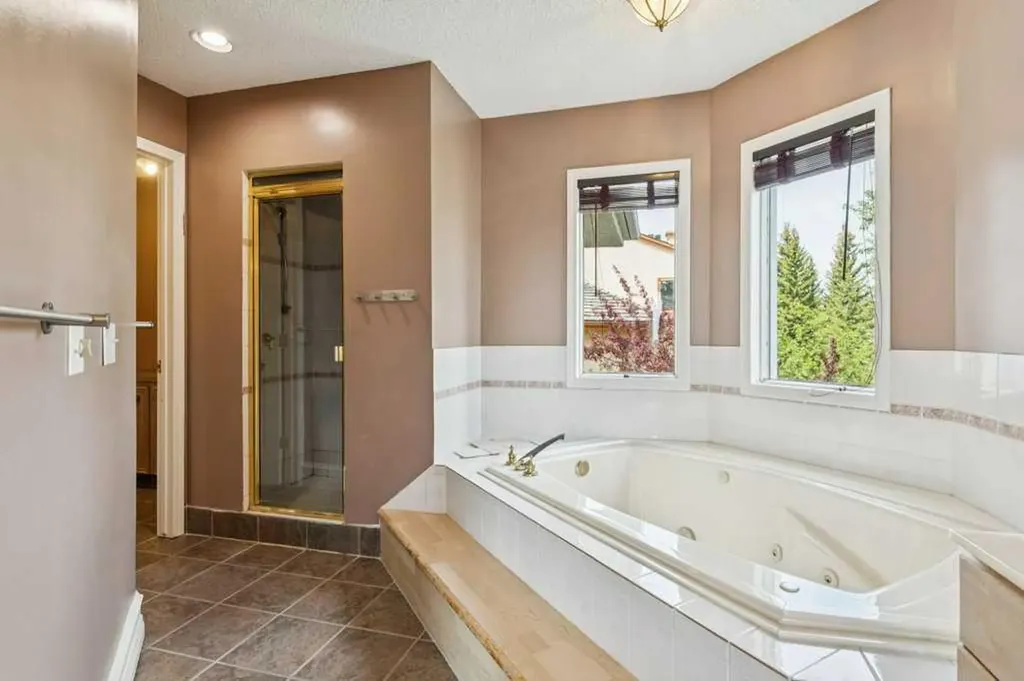 20 Patterson Mews SW Calgary AB T3H 2C7