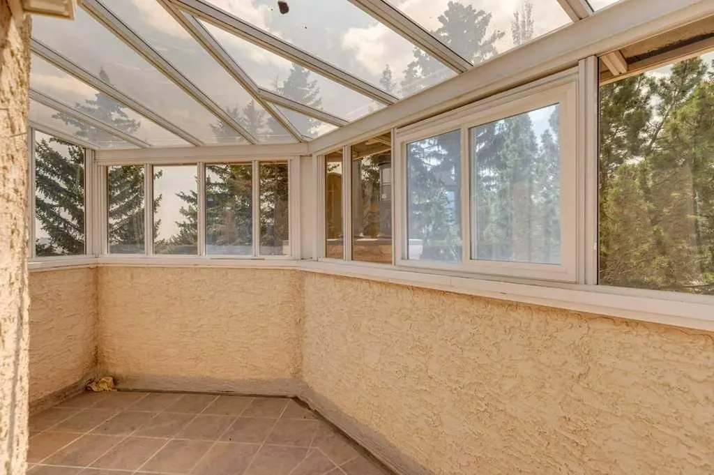 20 Patterson Mews SW Calgary AB T3H 2C7