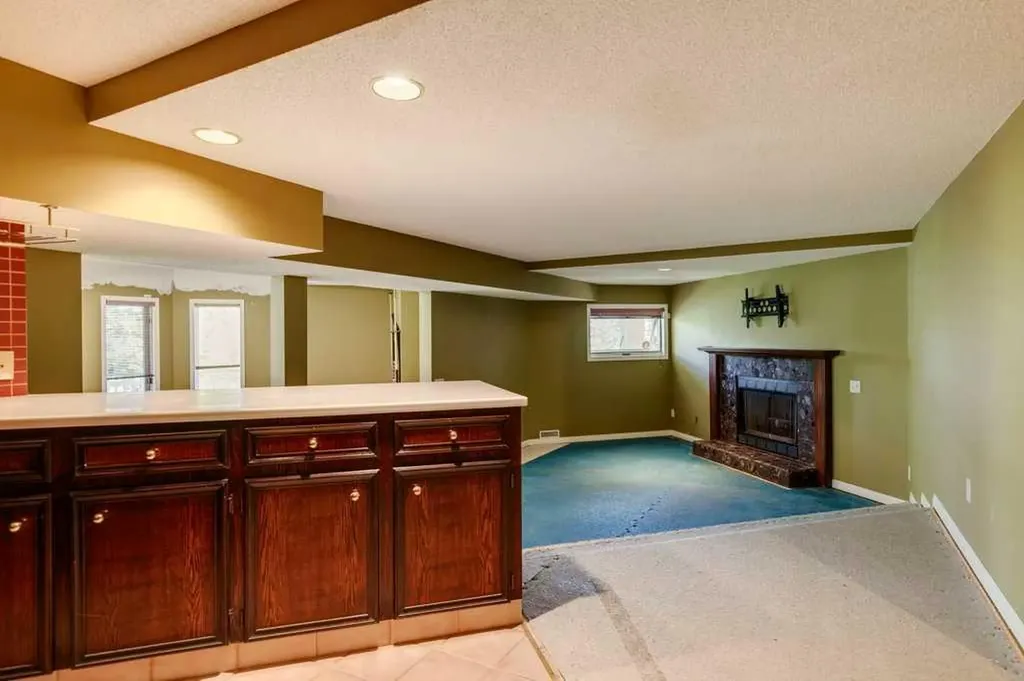 20 Patterson Mews SW Calgary AB T3H 2C7