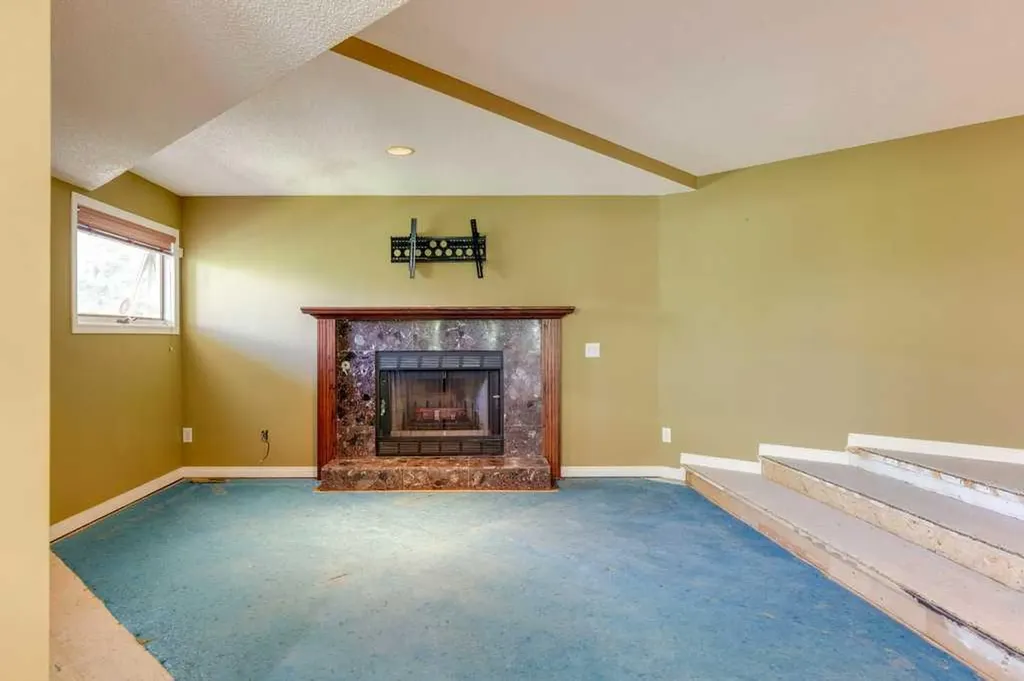 20 Patterson Mews SW Calgary AB T3H 2C7