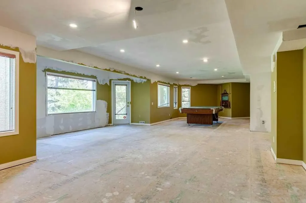 20 Patterson Mews SW Calgary AB T3H 2C7