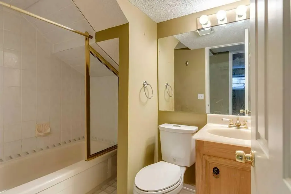 20 Patterson Mews SW Calgary AB T3H 2C7