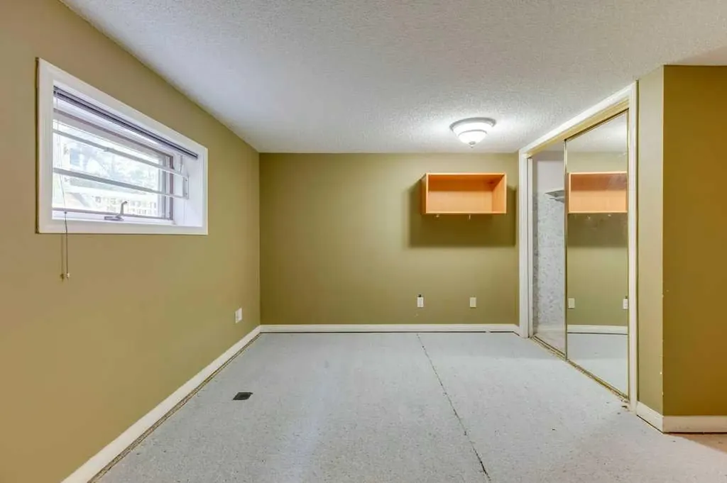 20 Patterson Mews SW Calgary AB T3H 2C7