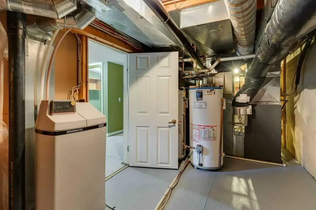 20 Patterson Mews SW Calgary AB T3H 2C7
