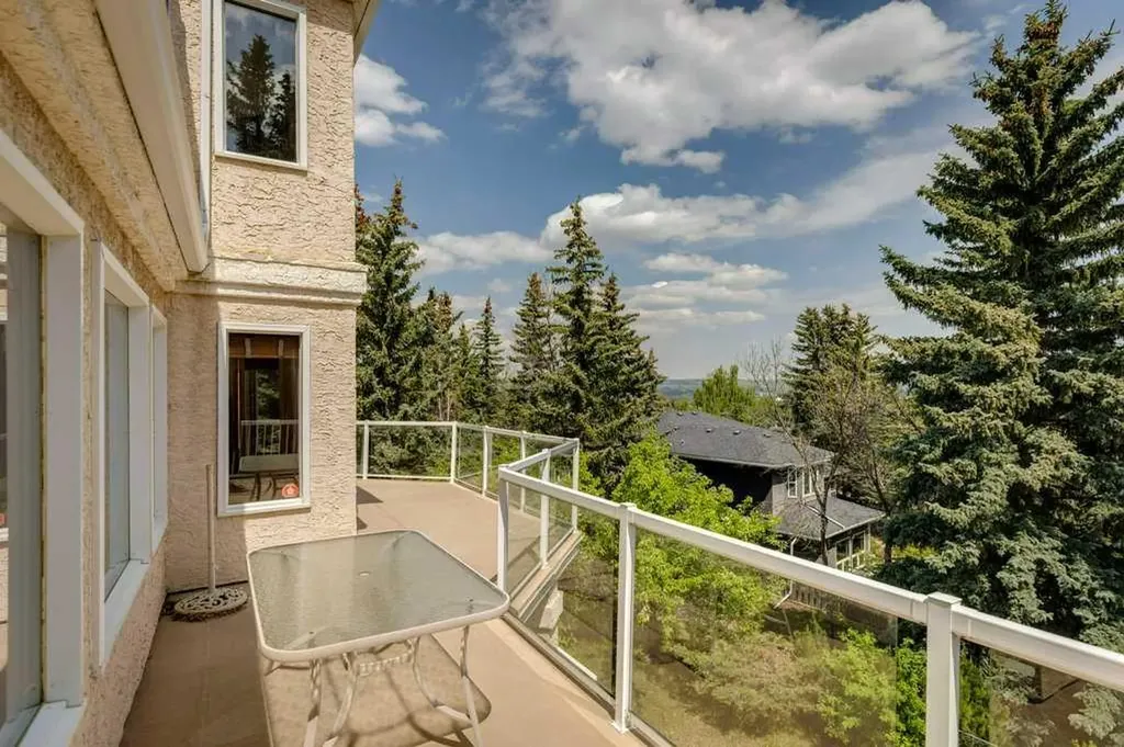 20 Patterson Mews SW Calgary AB T3H 2C7