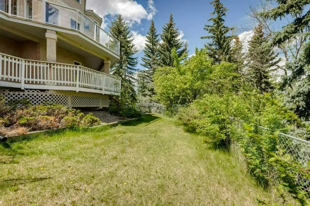 20 Patterson Mews SW Calgary AB T3H 2C7