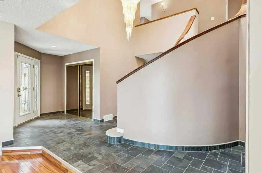20 Patterson Mews SW Calgary AB T3H 2C7