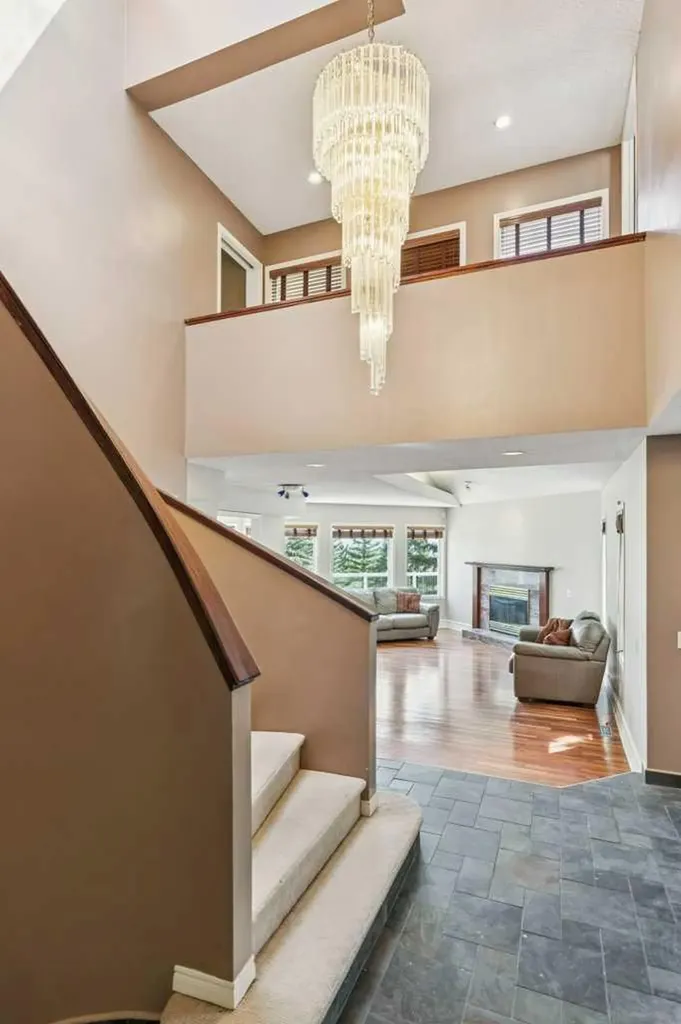 20 Patterson Mews SW Calgary AB T3H 2C7