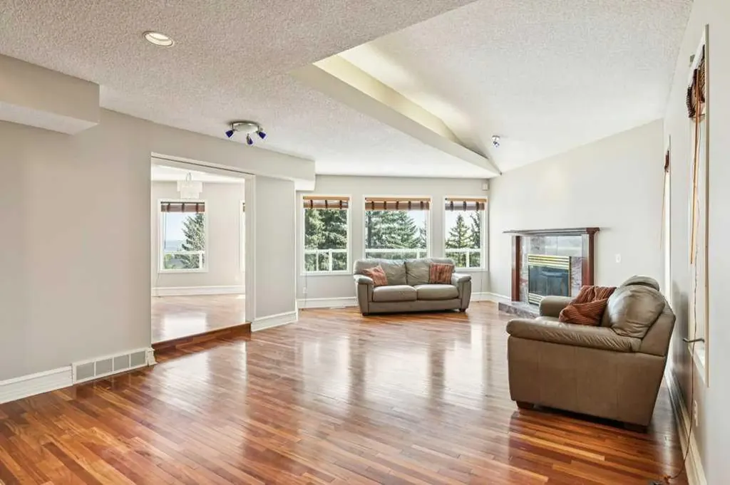 20 Patterson Mews SW Calgary AB T3H 2C7