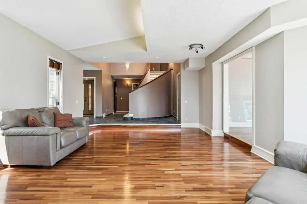 20 Patterson Mews SW Calgary AB T3H 2C7