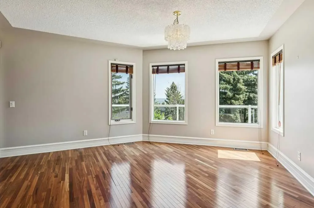 20 Patterson Mews SW Calgary AB T3H 2C7