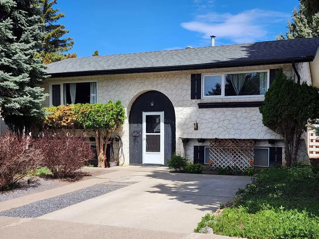 2609 14 Avenue N Lethbridge AB T1H 4C8