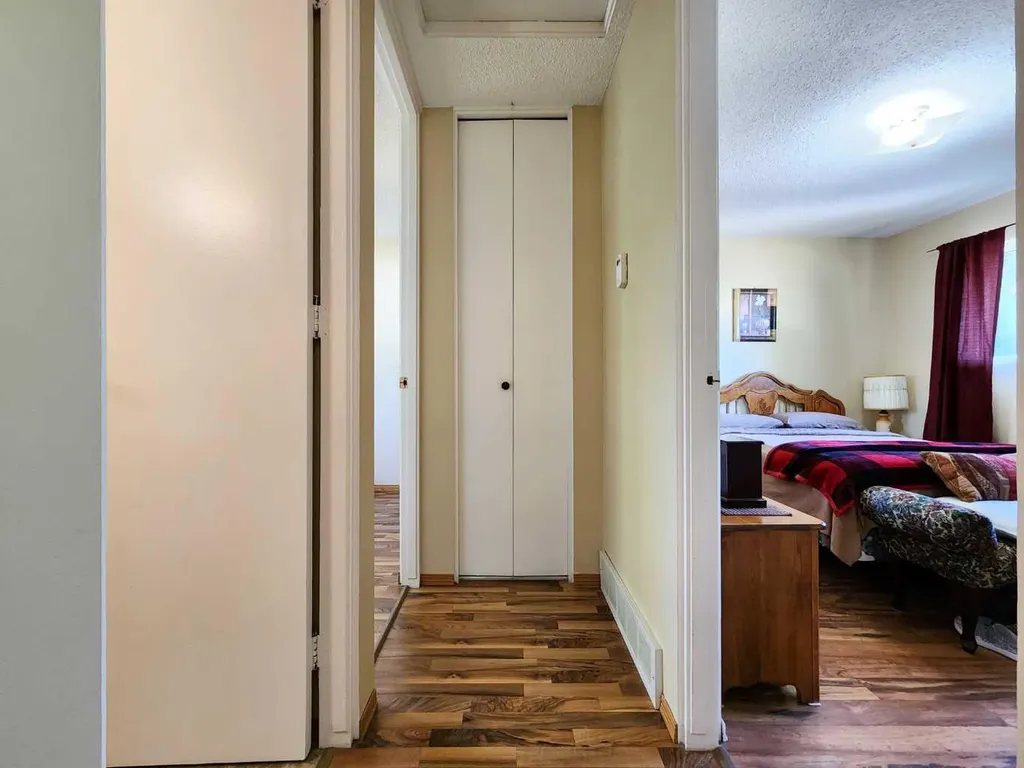 2609 14 Avenue N Lethbridge AB T1H 4C8