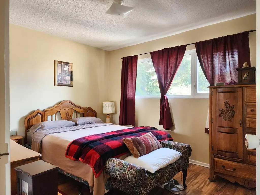 2609 14 Avenue N Lethbridge AB T1H 4C8
