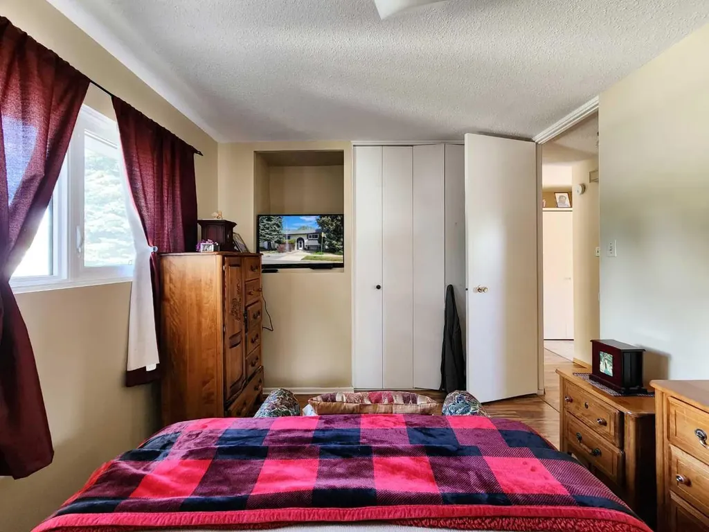2609 14 Avenue N Lethbridge AB T1H 4C8