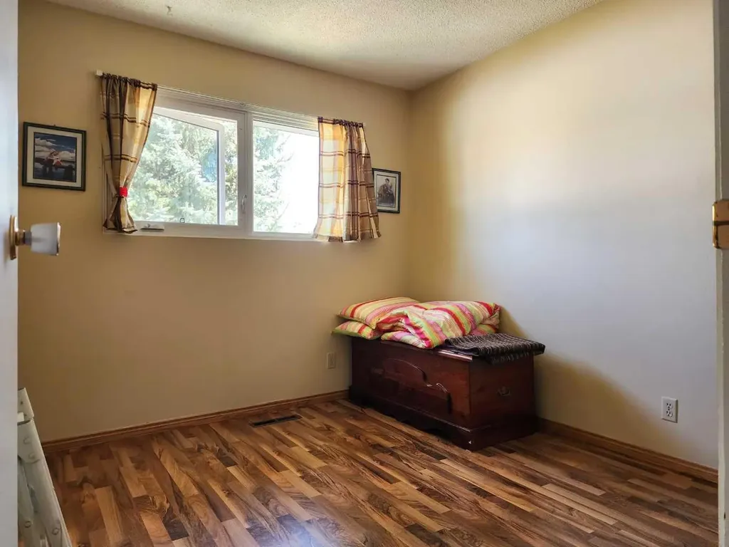 2609 14 Avenue N Lethbridge AB T1H 4C8