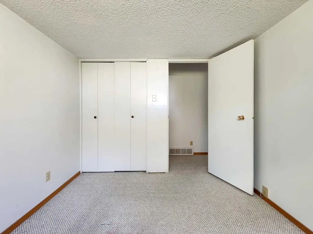 2609 14 Avenue N Lethbridge AB T1H 4C8