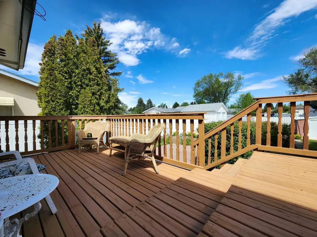 2609 14 Avenue N Lethbridge AB T1H 4C8