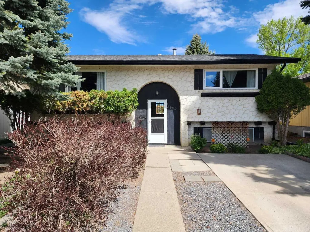 2609 14 Avenue N Lethbridge AB T1H 4C8